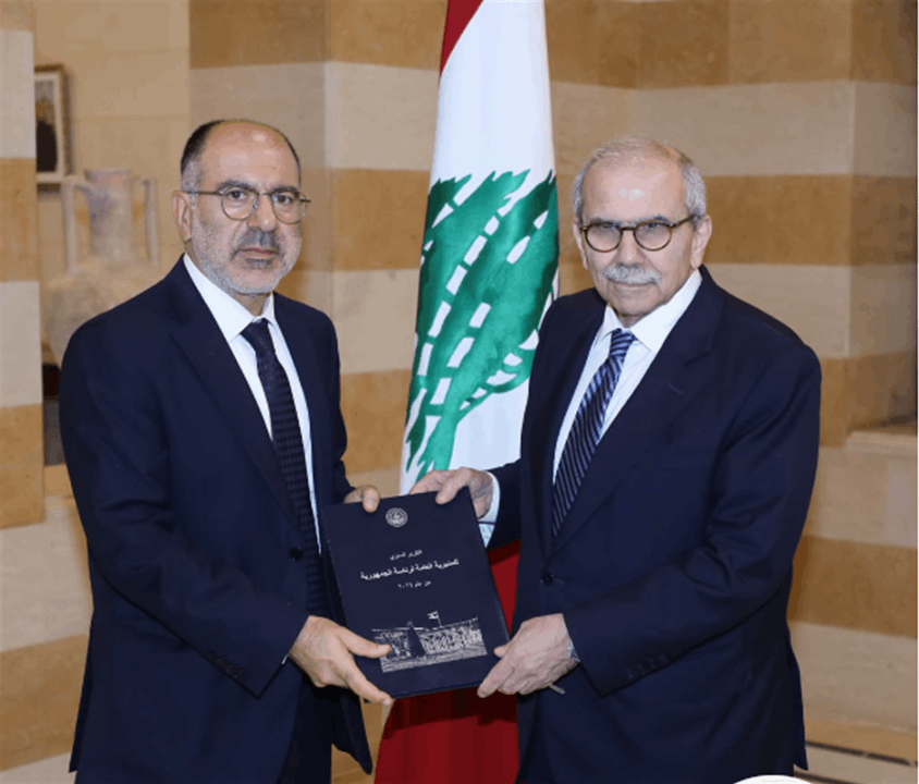 سلام تسلم التقرير السنوي لرئاسة الجمهورية