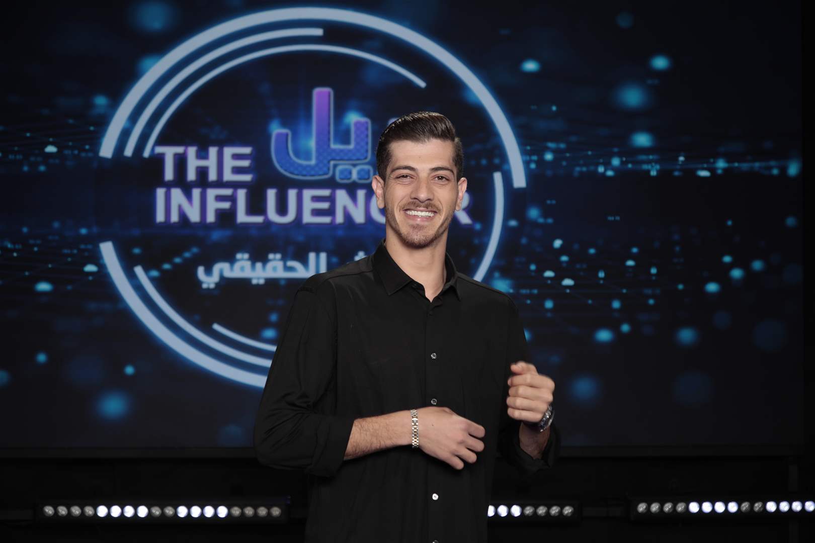 مكس ينهار باكيا بعد اقتحام والدته الهواء .. ماذا حصل داخل استديو المؤثر الحقيقي؟