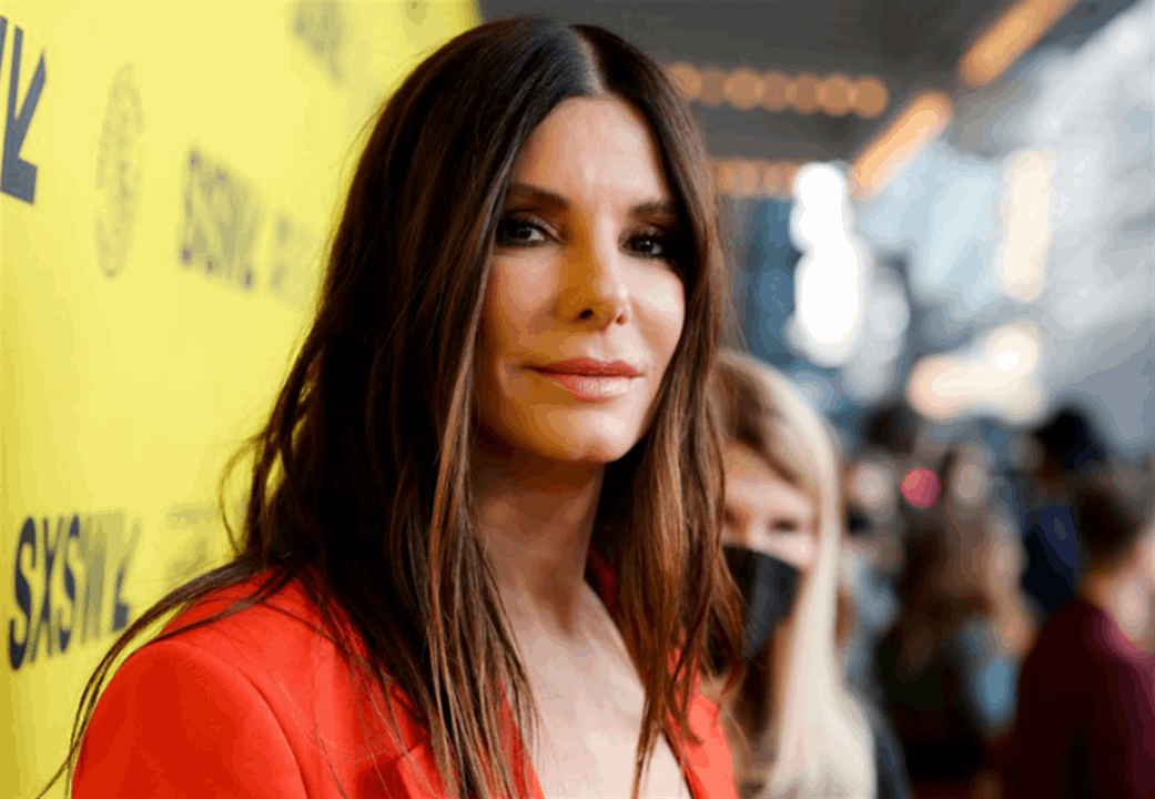 ساندرا بولوك في ظهور نادر بعد عامين من رحيل شريكها… عودة هادئة وحياة جديدة مع طفليها