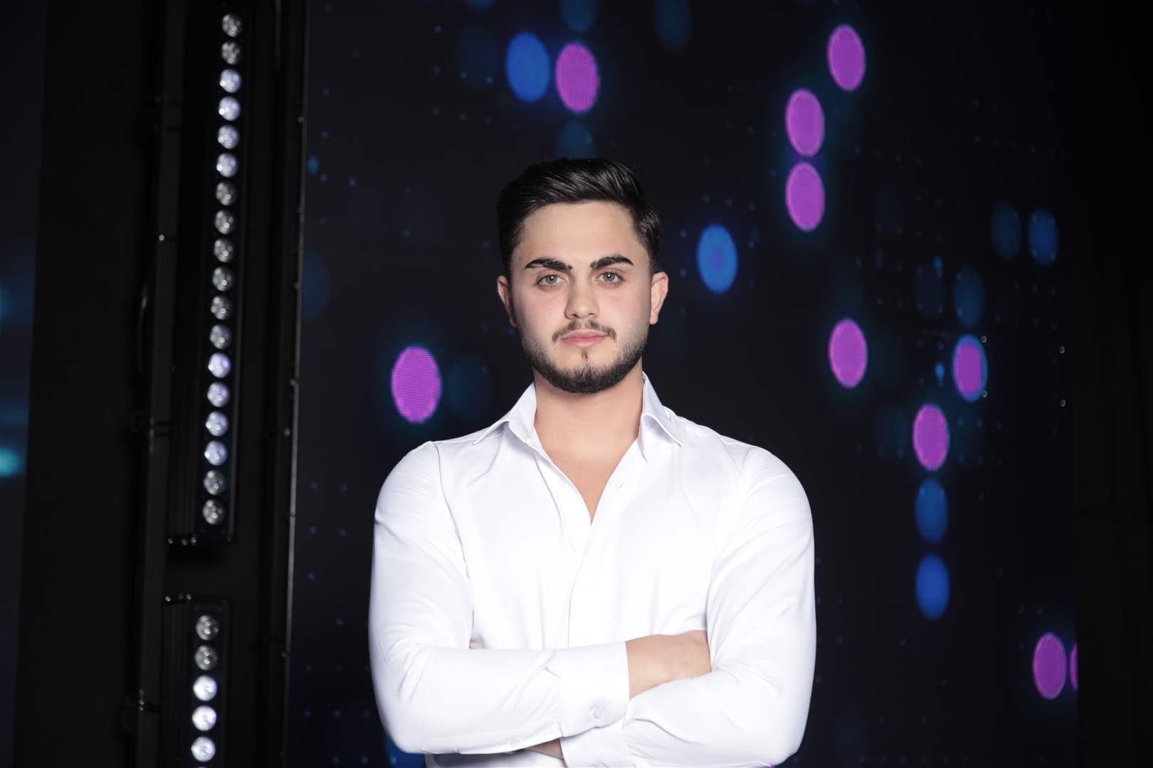 محمود ماهر ينهار باكياً ويعرض لأول مرة إصابته جراء حرب سوريا