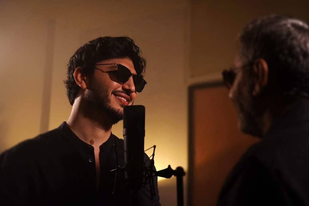 محمد شاكر ينهار باكياً على المسرح… لحظة تهزّ الرياض 