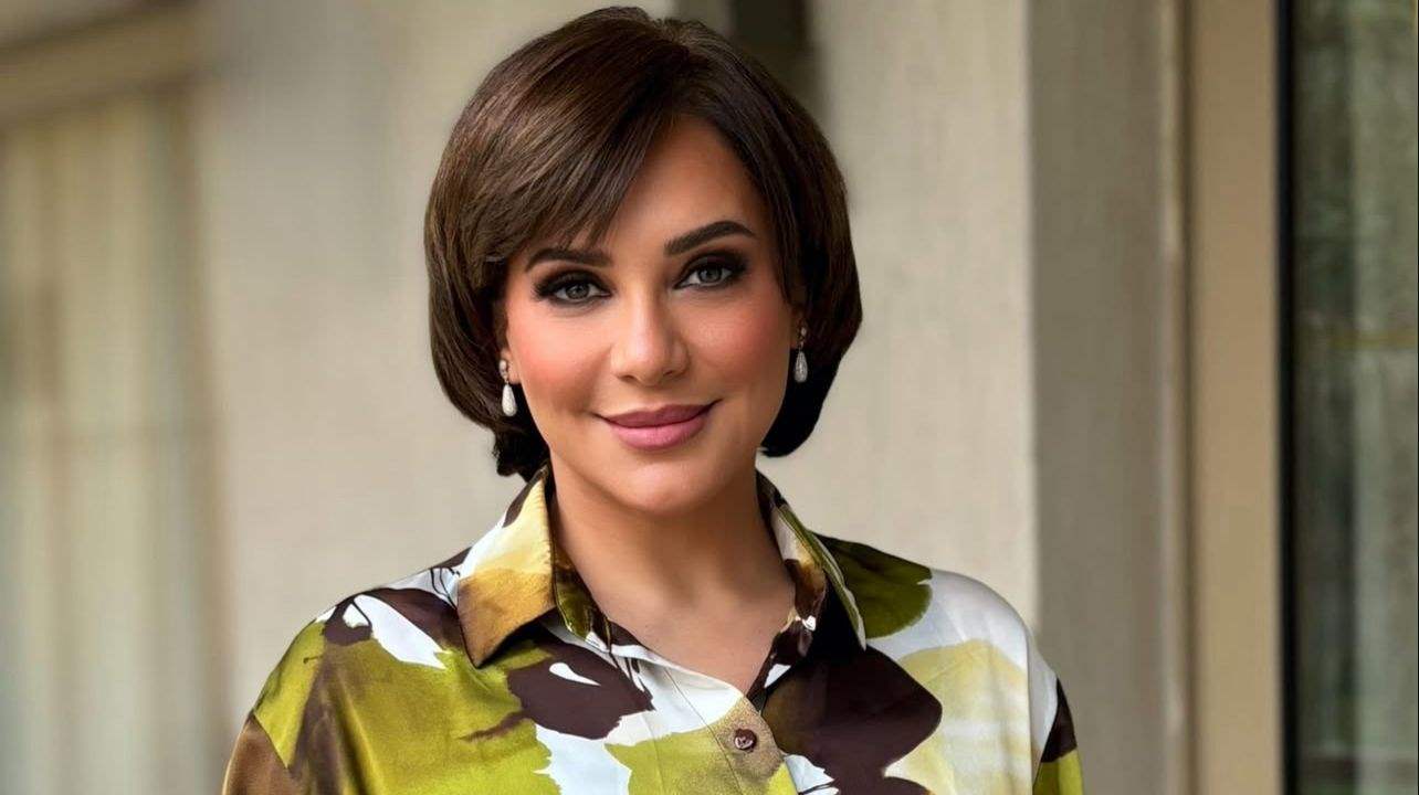 سلاف فواخرجي تعبر عن استيائها من التعرض لشيخ في حمص: “عذراً يا رسول الله في آل بيتك انهم لا يعلمون”