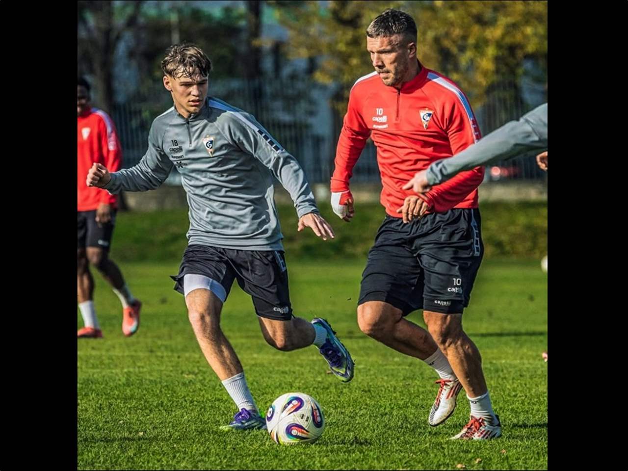 بودولسكي يخطف الأنظار بصورة تدريب مع ابنه لويس