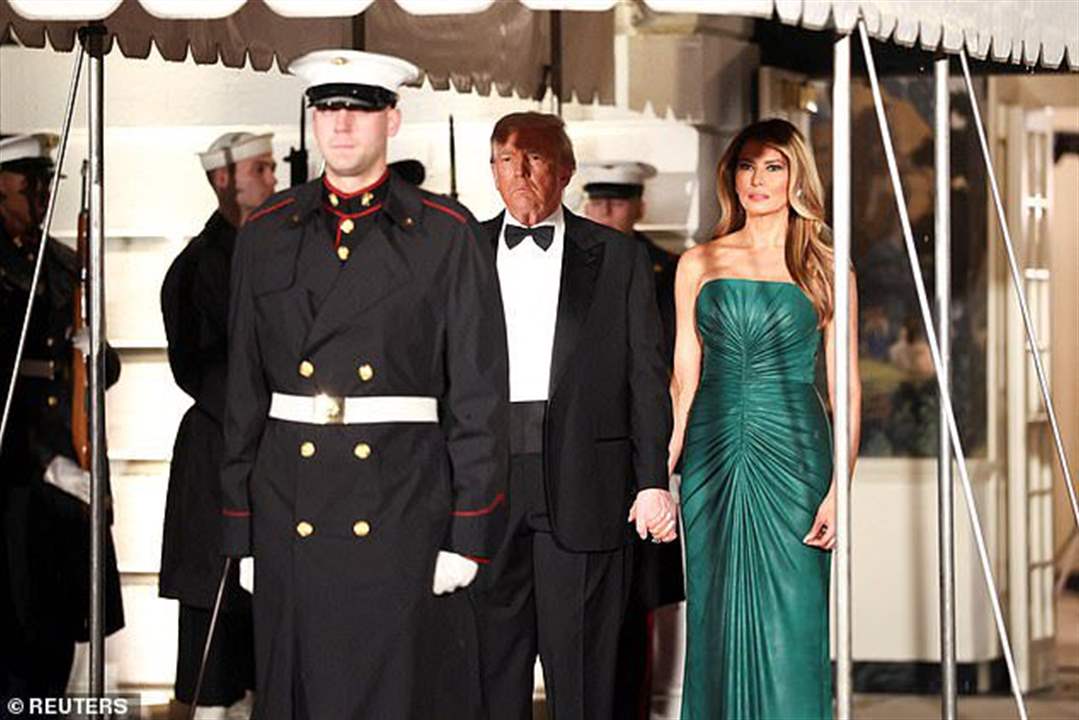 ميلانيا ترامب تخطف الأنظار بفستان أخضر يتوقيع لبناني