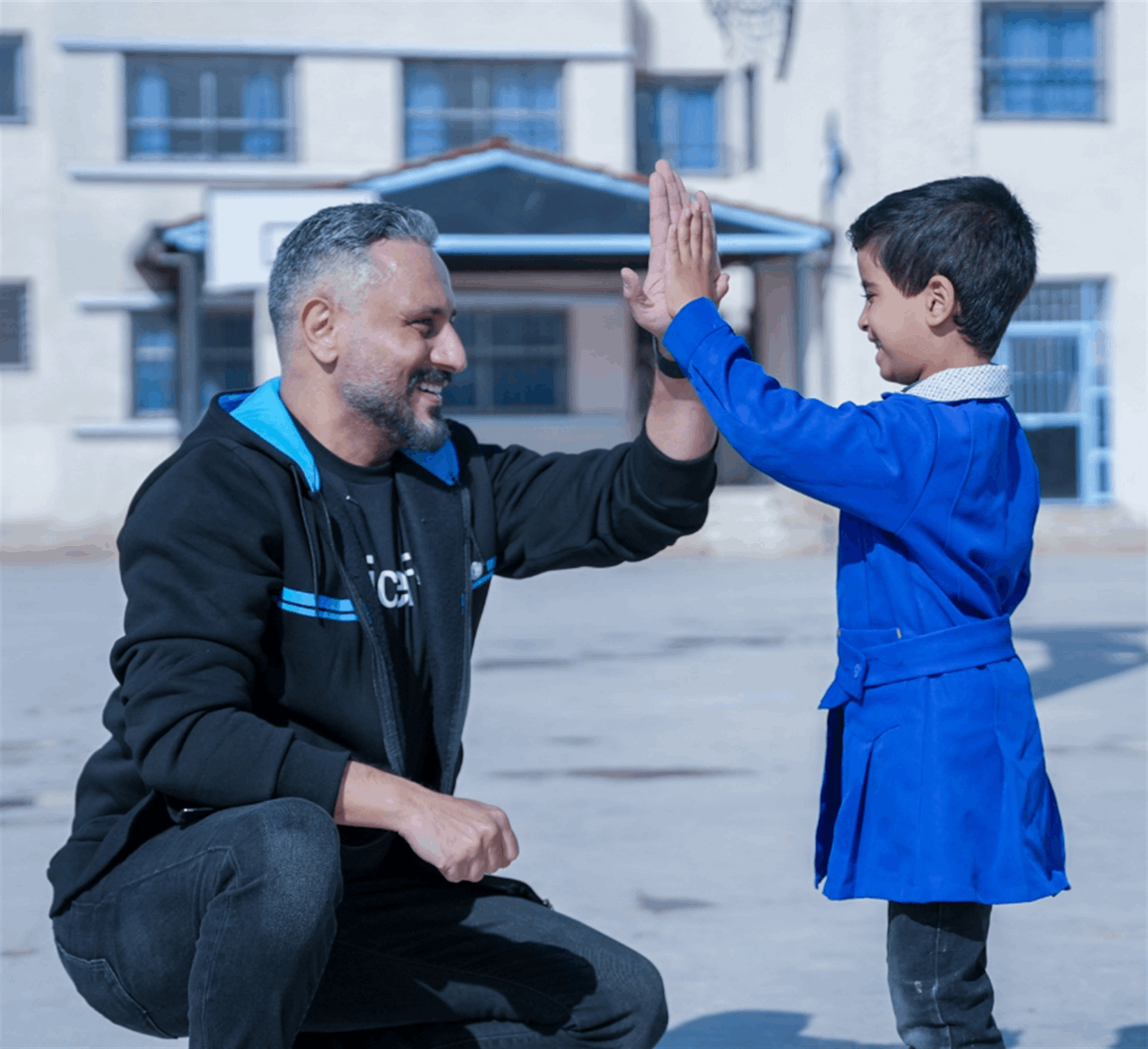 قيس الشيخ نجيب يبدأ مهامه سفيراً لليونيسف في سوريا بجولة ميدانية مؤثرة