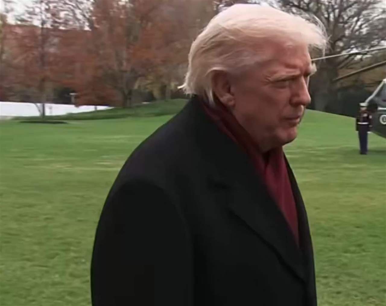 ترامب يطلّ باللباس الشتوي (فيديو)