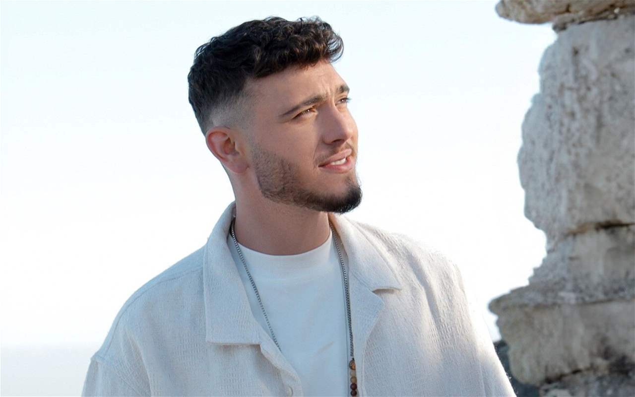 الشامي.. اصغر فنان عربي على غلاف مجلة عالمية 