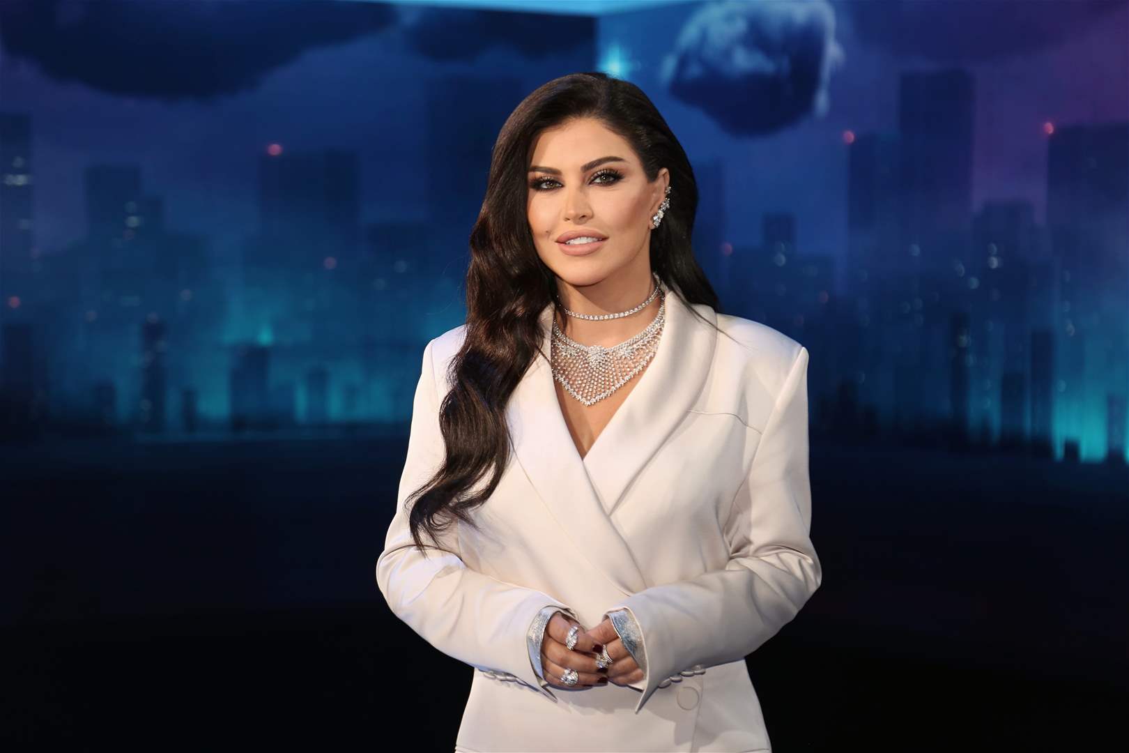 جومانا مراد تتعثر على السجادة الحمراء وفيديو يوثق ما حصل