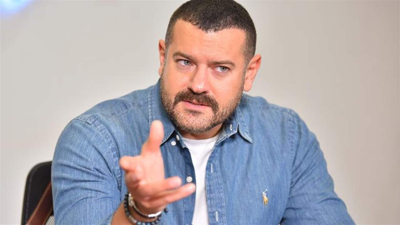 بعد الضجة التي احدثها تصريحه… عمرو يوسف يوضح الحقيقة ويعتذر للجمهور