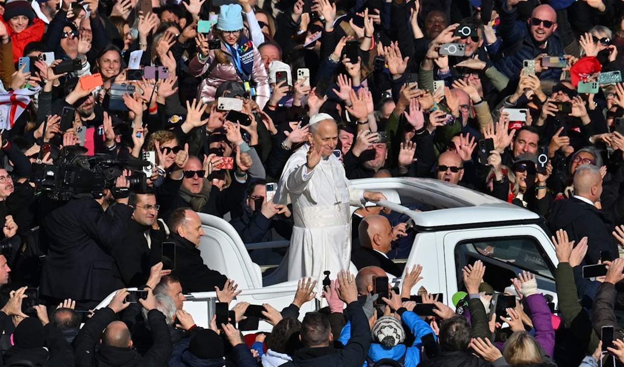 مشهد استثنائي في عنايا: توافد كبير لاستقبال الحبر الأعظم
