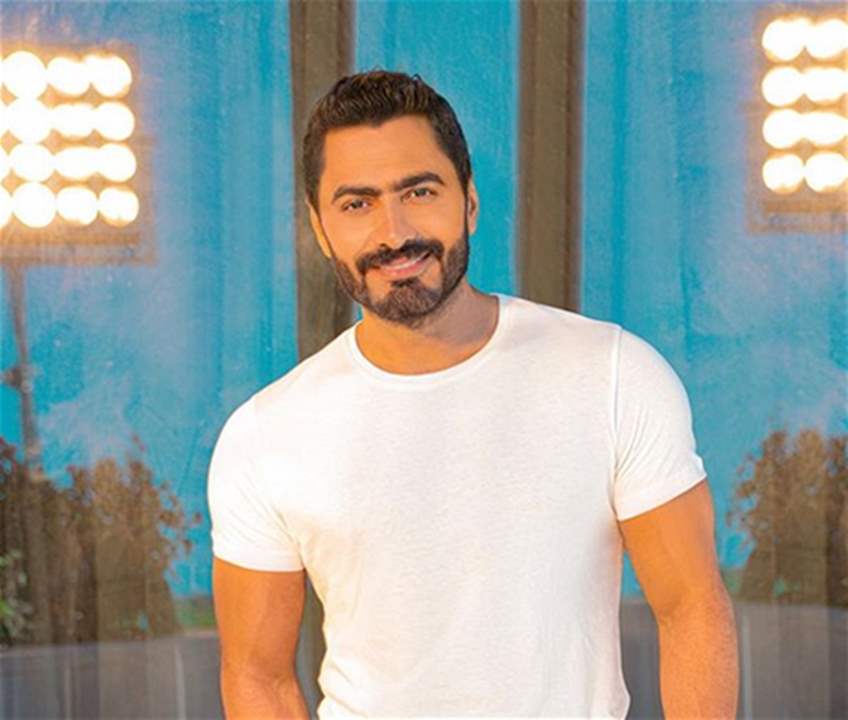 قلق كبير بعد انتشار فيديو لتامر حسني غير قادر على المشي عقب جراحة في الكلى