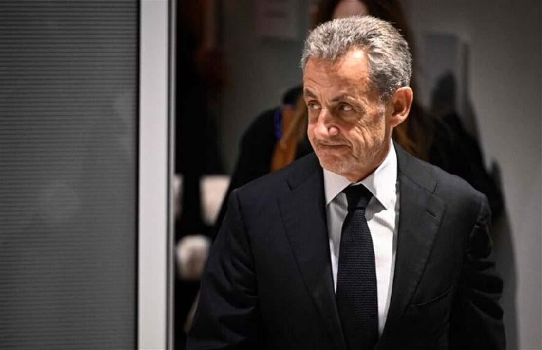 &quot;مذكرات سجين&quot;.. ساركوزي: صليت وشاهدت مباراة كرة قدم! 