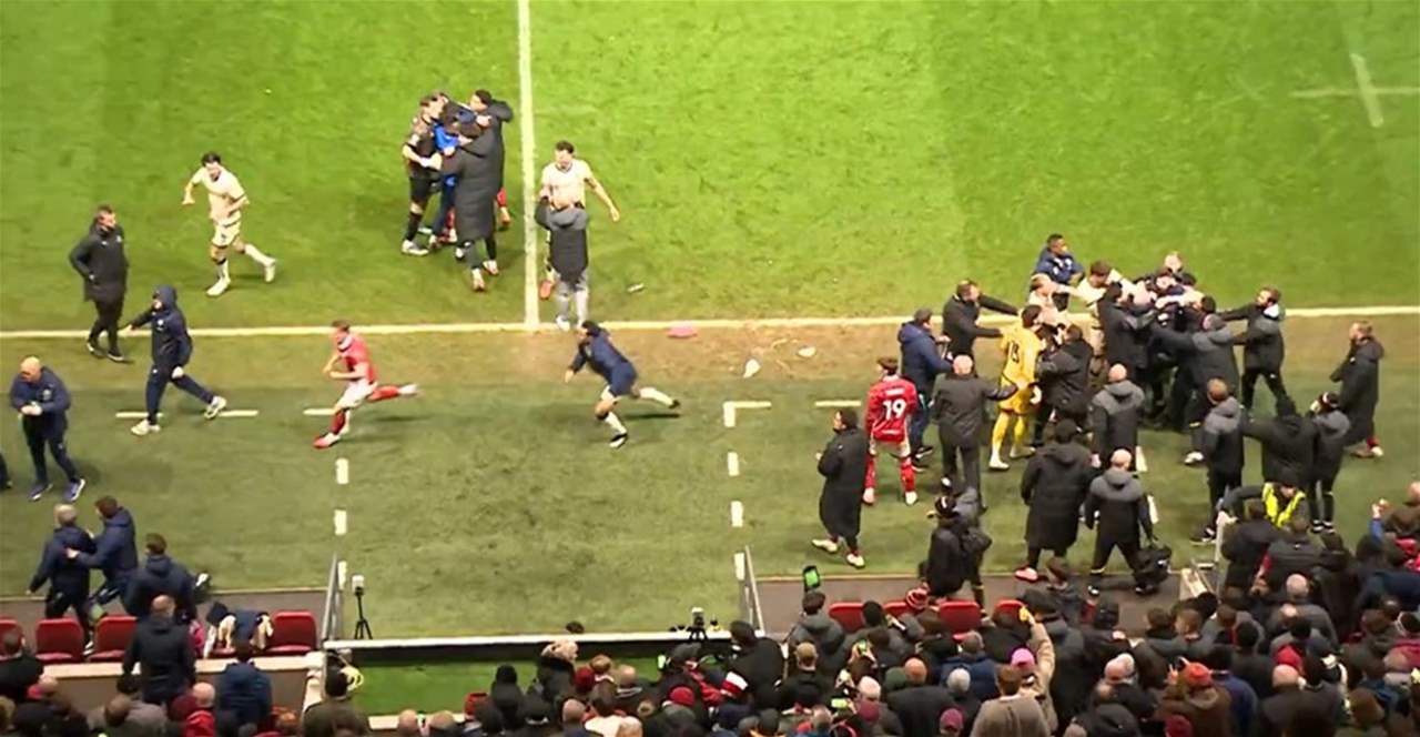  فيديو - شجار جماعي بعد خسارة بريستول سيتي أمام ميلوول