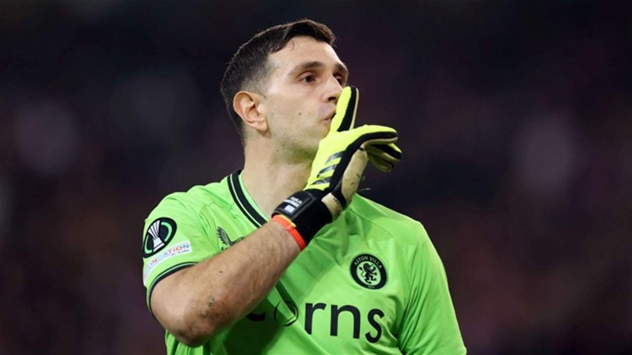 فيديو - مارتينيز يخطف القلوب في إنجلترا بلقطة إنسانية 