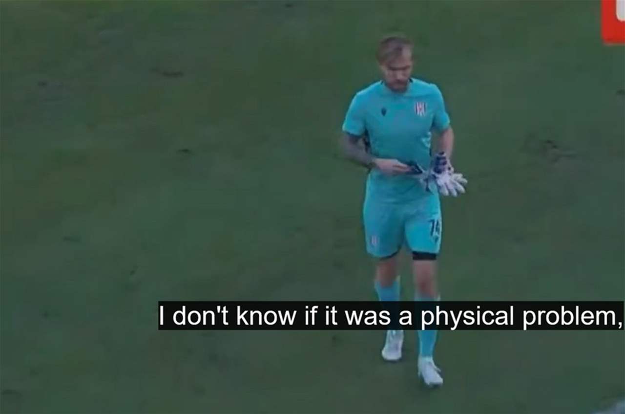 فيديو - حارس المرمى غادر الملعب بعدما تلقى هدفين !!