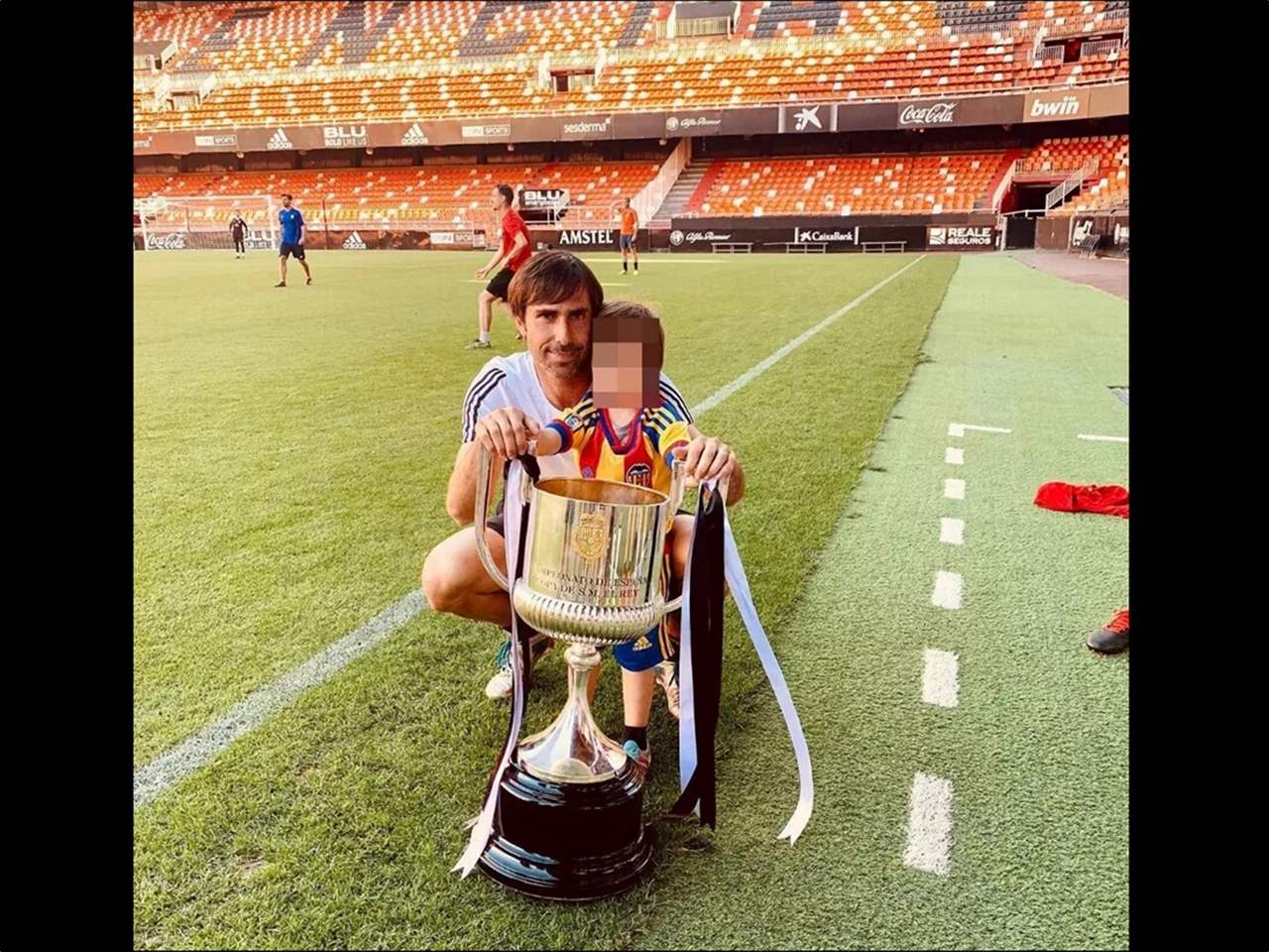 غرق قارب يودي بحياة مدرب وأطفاله