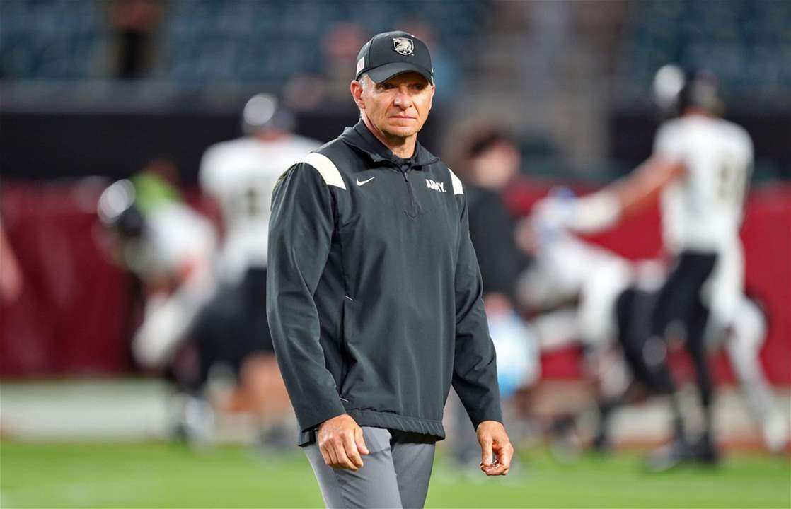 فيديو - مدرّب يراوغ لاعبيه أثناء الاحتفالات