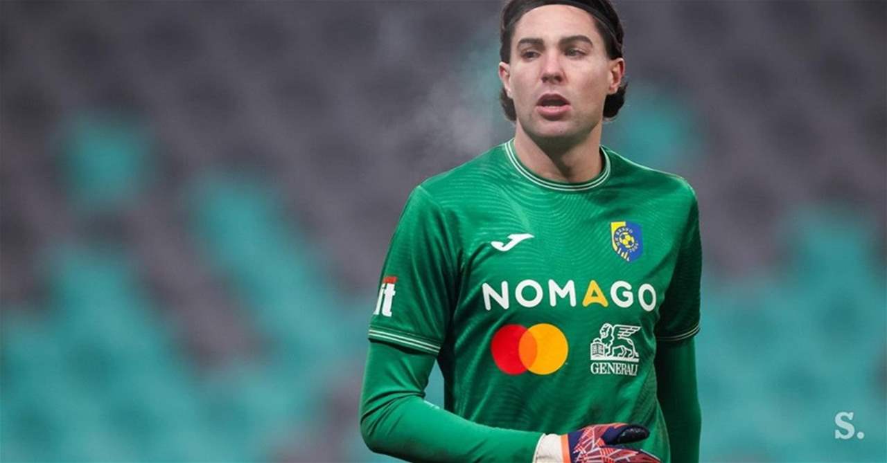 فيديو - حارس أرضروم سبور يتدفأ بالشاي على خط المرمى