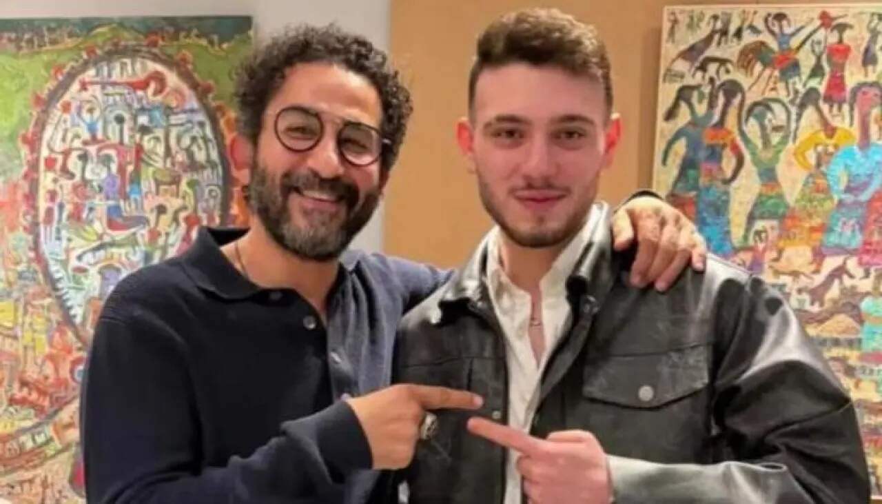 لقاء عفوي يجمع احمد حلمي و الشامي في مصر  والجمهور يشيد بعفوية اللقاء 