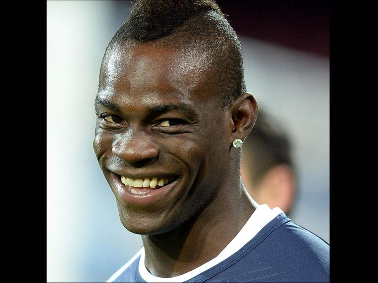 بالوتيلي في محطته الـ12 من أوروبا إلى ملاعب دبي