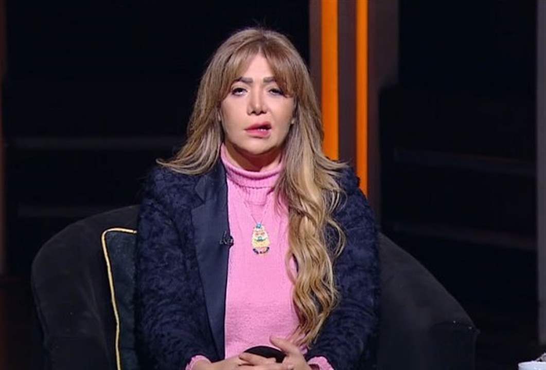 لقاء سويدان تكشف إصابتها بشلل العصب السابع على الهواء