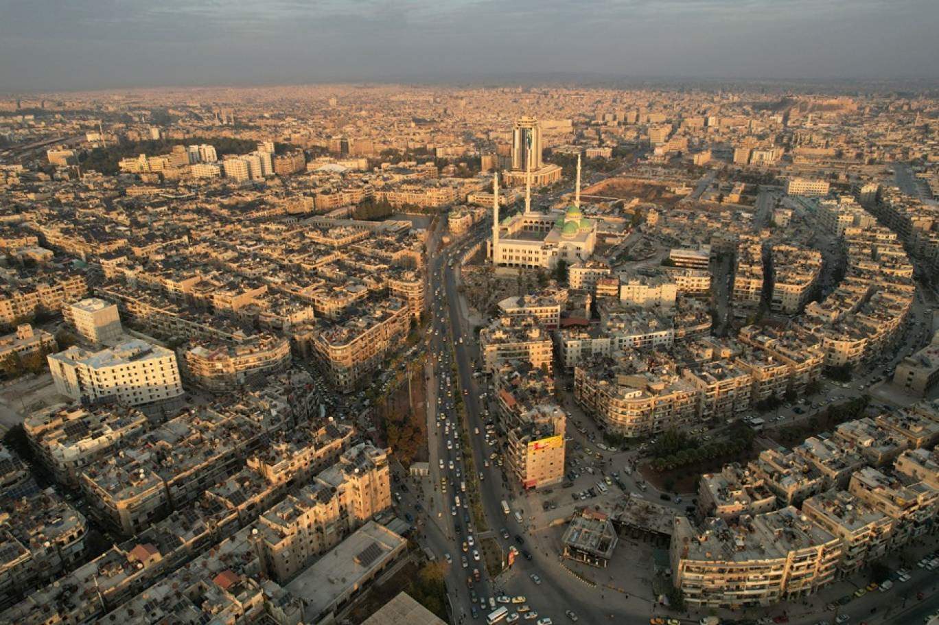 بطائرة مسيرة.. لحظة استهداف مبنى محافظة حلب! - شاهد الفيديو