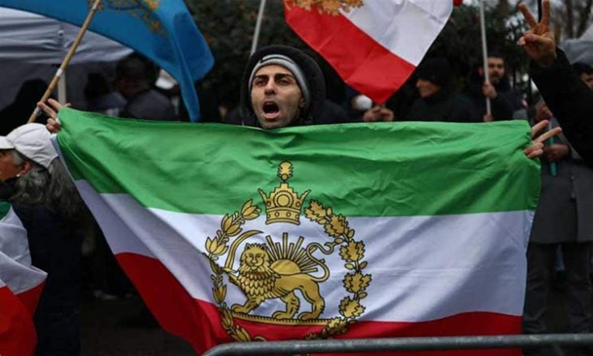  في لندن.. العلم الإيراني يستبدل (فيديو)