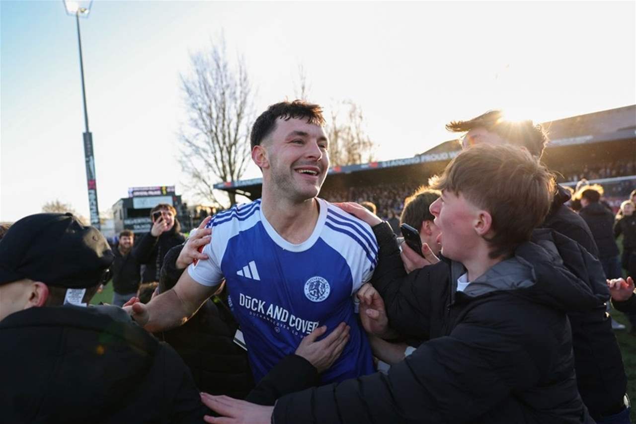 فيديو - من الملعب إلى الصف .. عودة المُدرّس نجماً