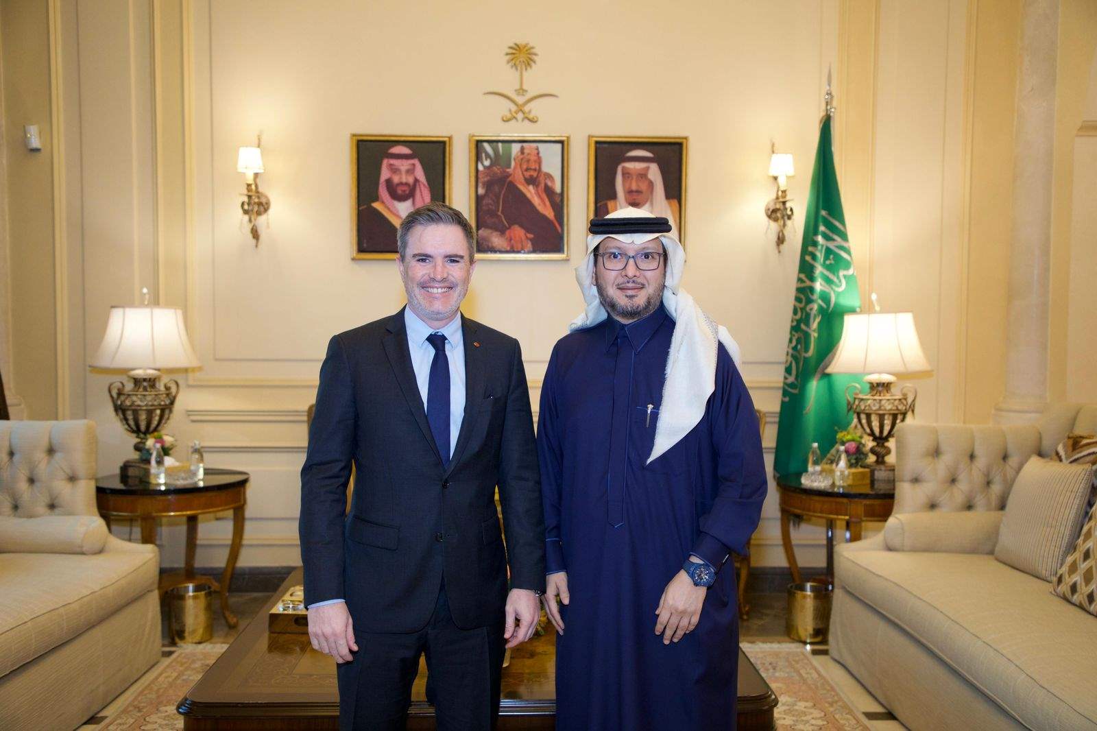 سفير المملكة في لبنان يستقبل السفير الكندي