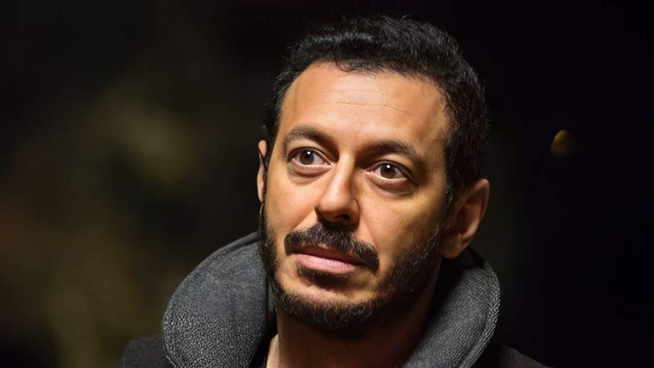 مصطفى شعبان يُرزق بمولودته الأولى ويشيد بالرعاية الطبية في مصر