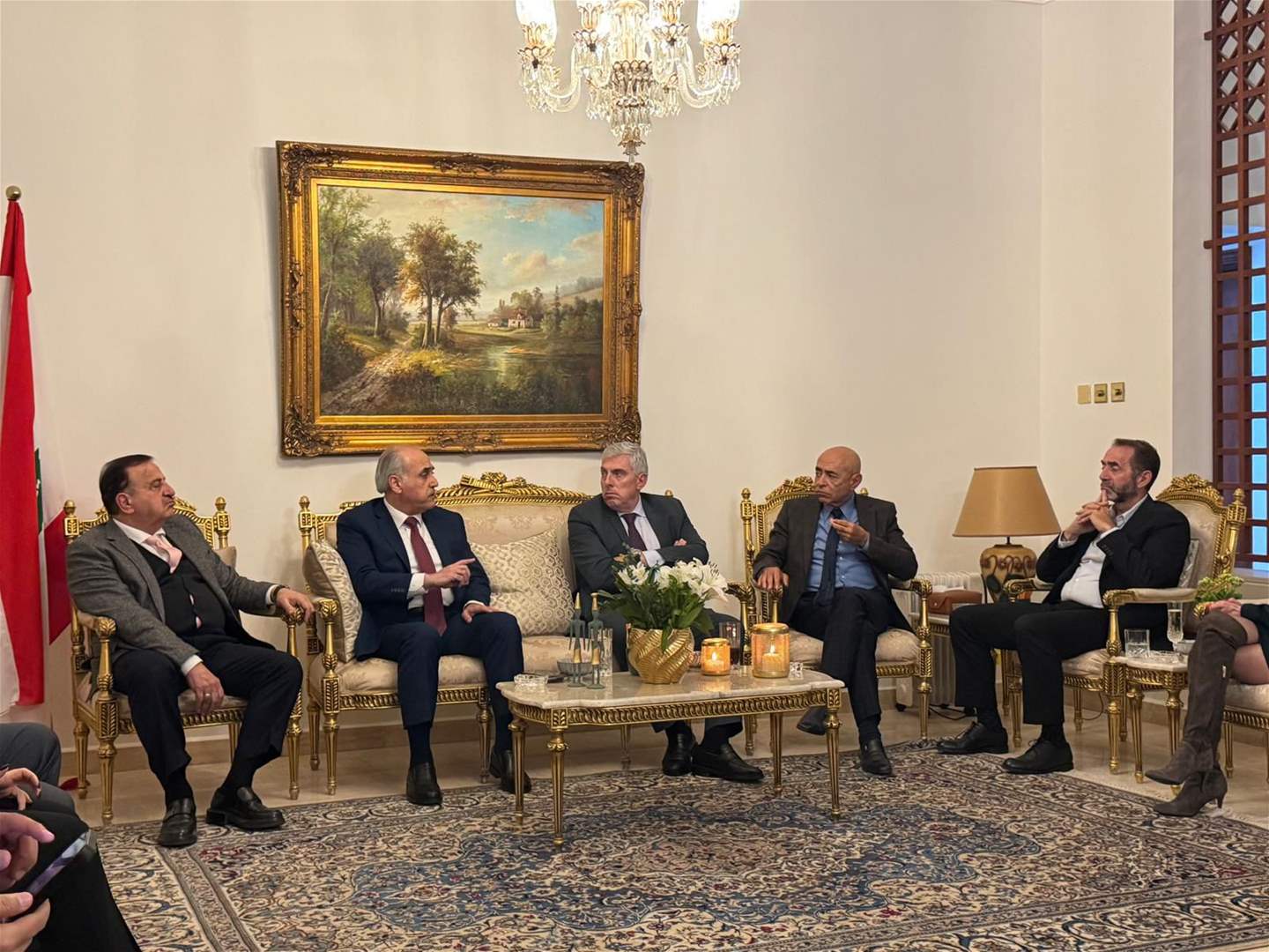 أبو الحسن يختتم زيارته للكويت بلقاء وزير الخارجية ويؤكد عمق العلاقات الثنائية