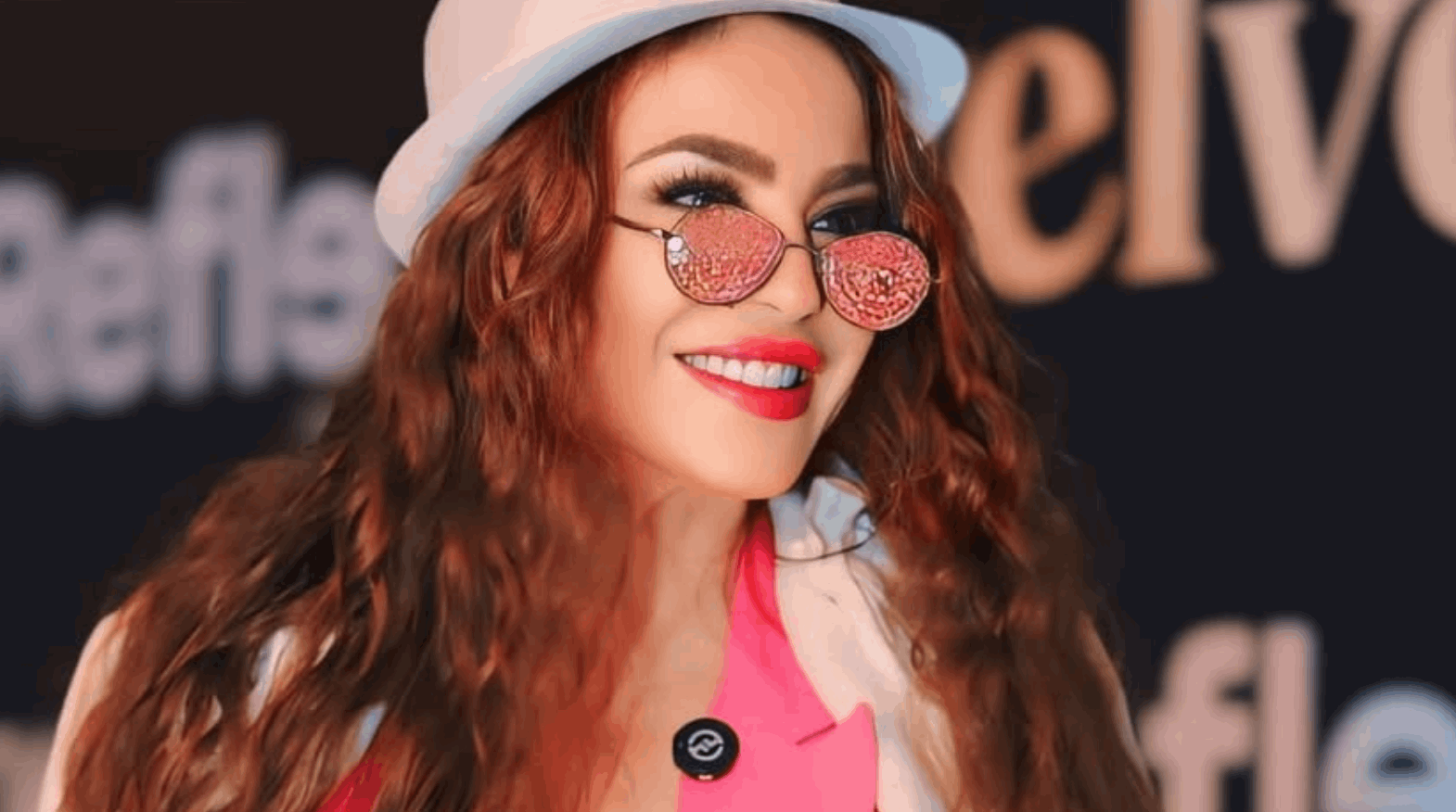 دوللي شاهين تنعى والدتها وتطلب الدعاء لها بالرحمة