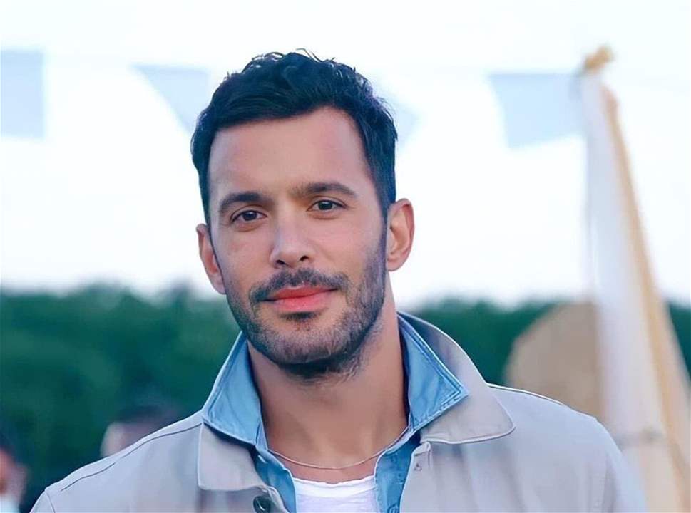 بعد لقتطهما الشهيرة..النجم التركي باريش اردوتش بخطوة مفاجئة تجاه كاريس بشار 