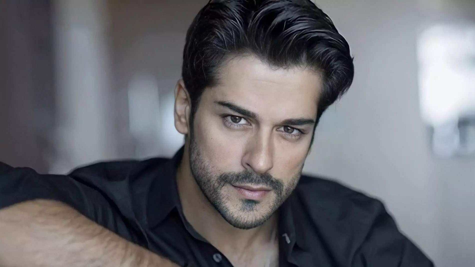 سبب غياب بوراك أوزجيفيت عن حفل جوي اووردز الى العلن 