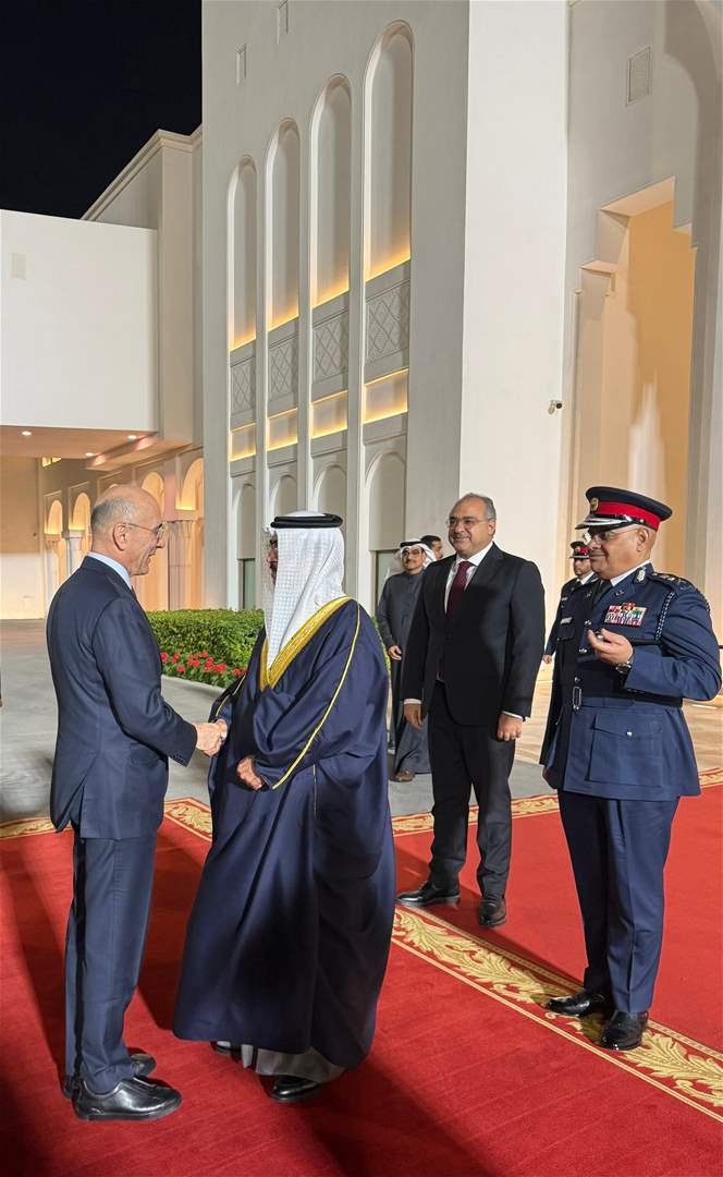 الحجار يصل الى البحرين.. واجتماعات مقررة في سبيل تطوير التعاون الثنائي