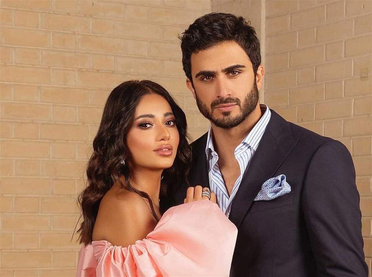 رحمة رياض وزوجها الكسندر علوم يحتفلان بعيد ميلادهما على متن الطائرة 