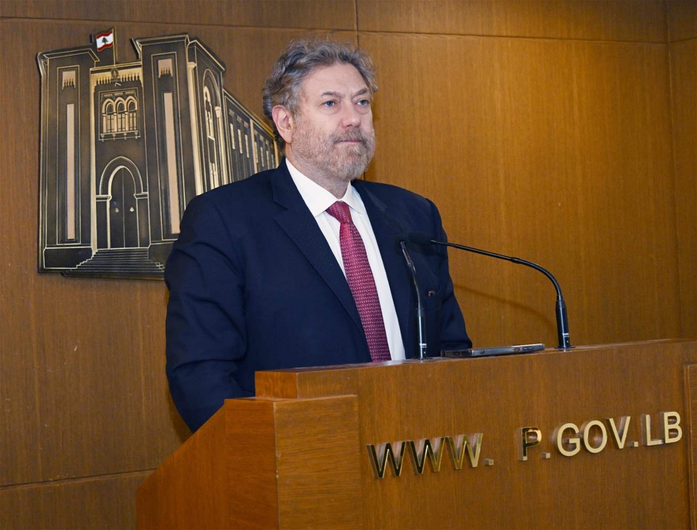 افرام يطلق سبعة مشاريع قوانين تكريساً لشعار "الإنسان أوّلاً"