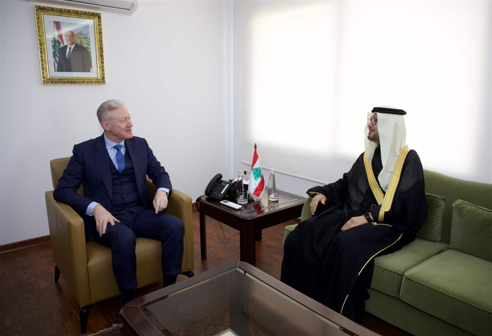 السفير السعودي لدى لبنان وليد بخاري يزور وزير الخارجية يوسف رجي