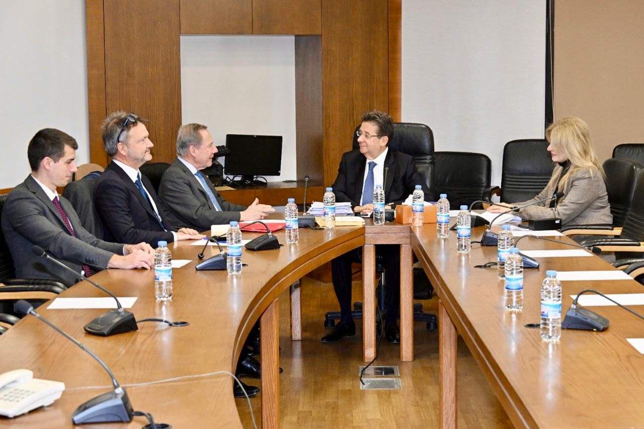 كنعان بحث الاصلاحات المالية مع موفد ماكرون وأكد حق المودعين في استرداد جنى عمرهم