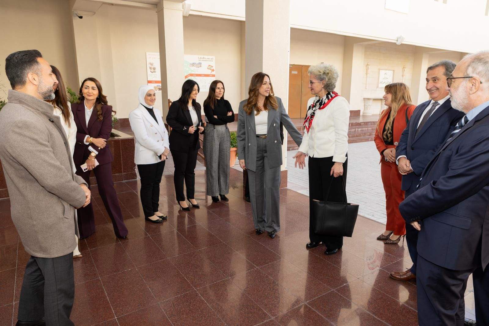 وزيرة التربية تزور المدرسة اللبنانية في قطر