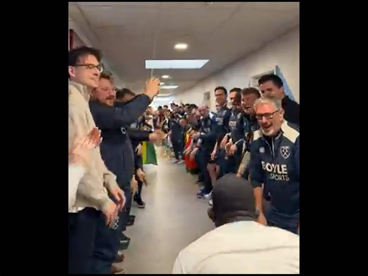 فيديو - ممر شرفيّ في استقبال ضيوف في وست هام