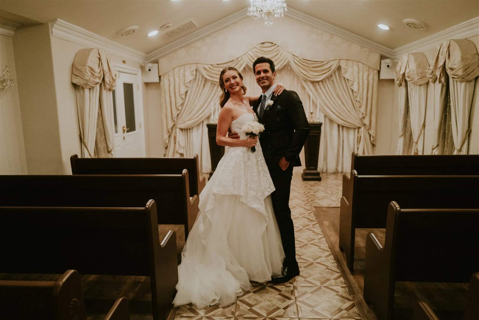 نجمة تركية تتزوج من عميل سابق بالـFBI