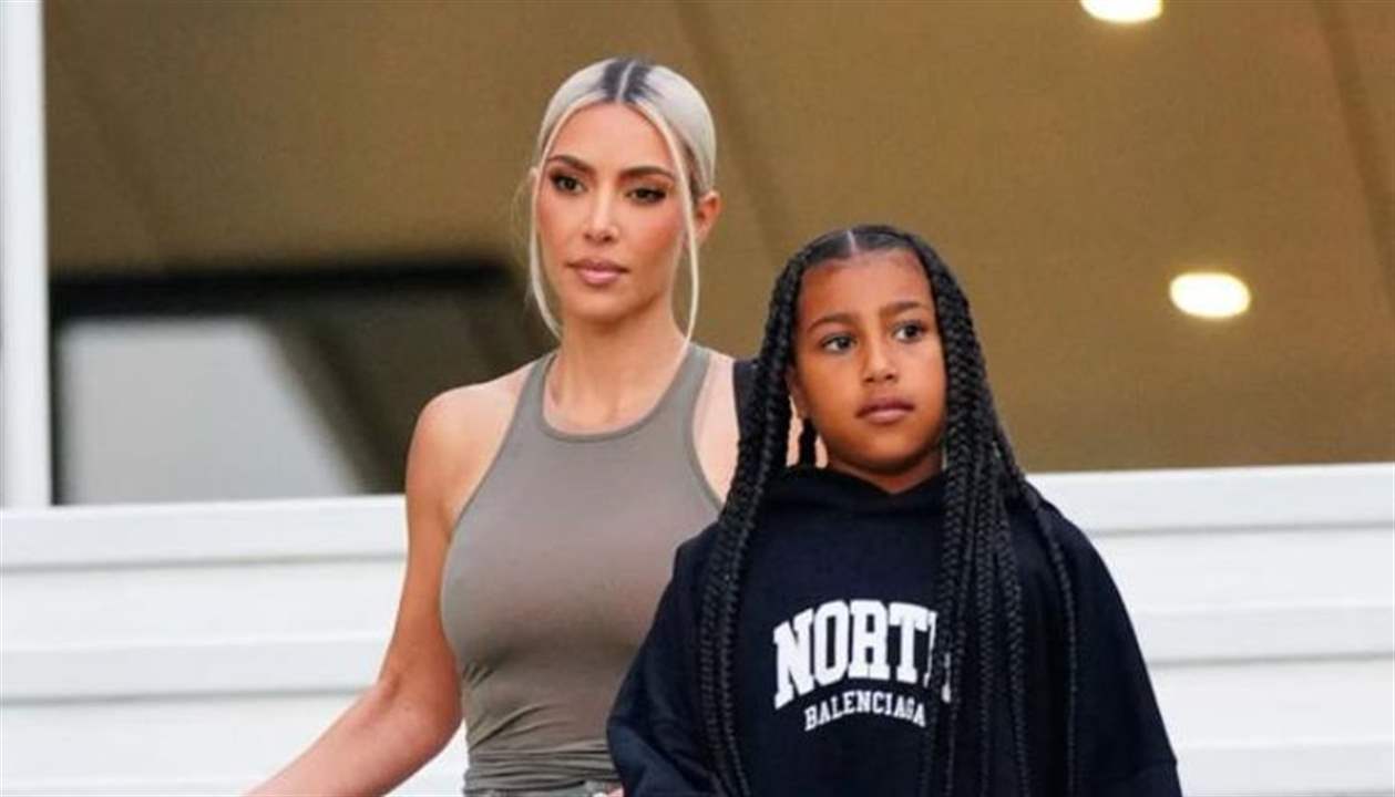 ابنة كيم كارداشيان ترد بسخرية على منتقدي أسنانها السوداء 