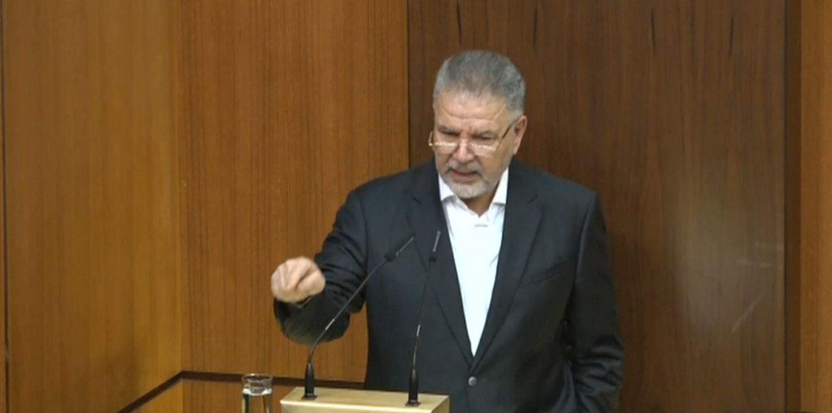 "خنق البيئة".. فياض يتهم 3 مسؤولين - شاهد الفيديو