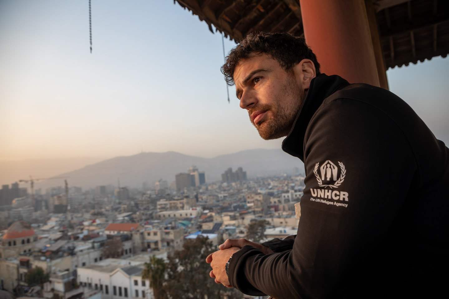 ثيو جيمس يجول في دمشق كسفيرا للنوايا الحسنة وهذا ما يربطه بـ سوريا