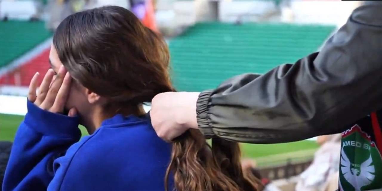 فيديو - غرامة مالية على متصدر الدوري بسبب جدائل الشعر