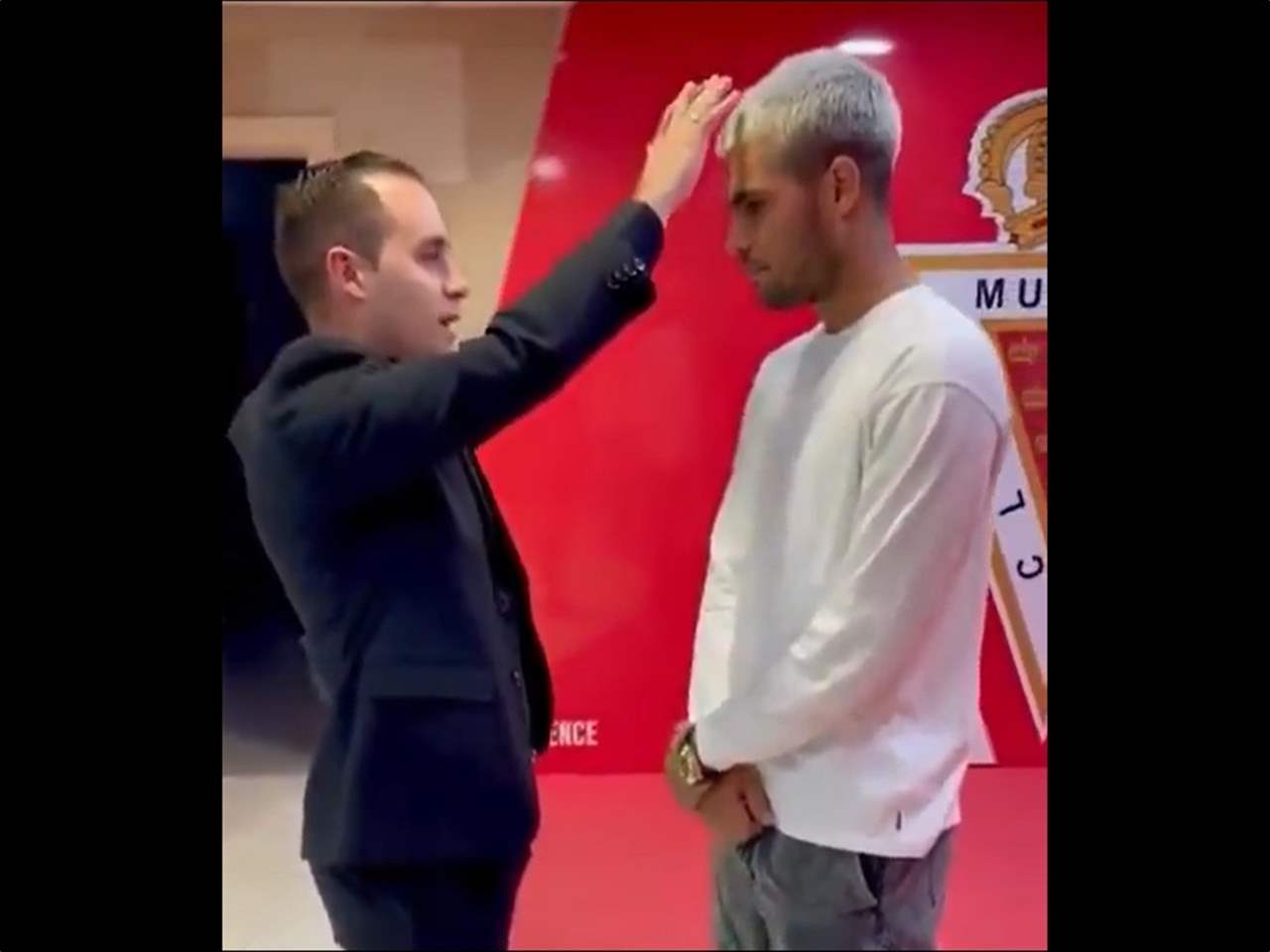 فيديو - ألكاراز يتلقى بركة الكاهن قبل نهائي أستراليا