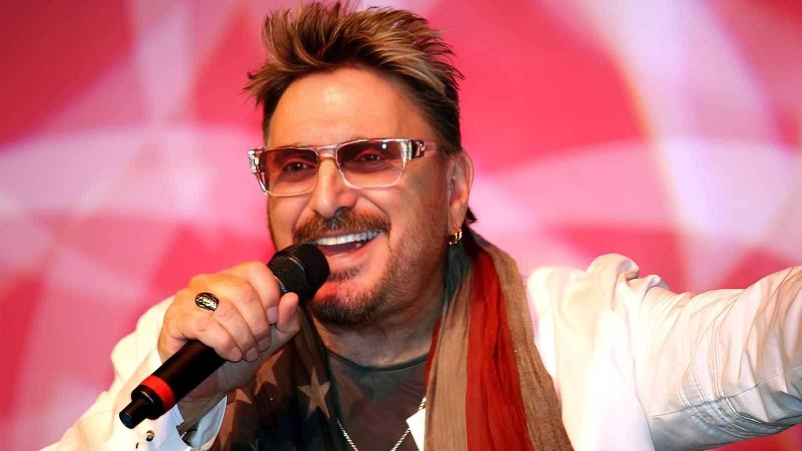 وفاة تشاك نيغرون مؤسس Three Dog Night عن عمر ناهز 83 