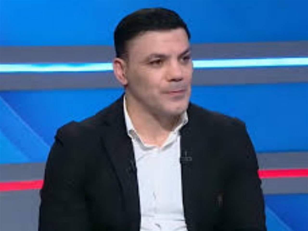 سلطات مطار القاهرة تعتقل عمرو زكي 