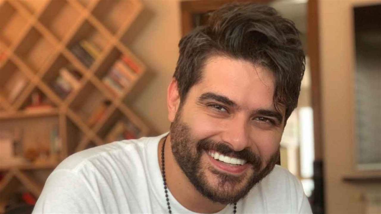 ناصيف زيتون يفاجئ جورج وسوف على المسرح في الدومينيكان بلحظة مؤثرة